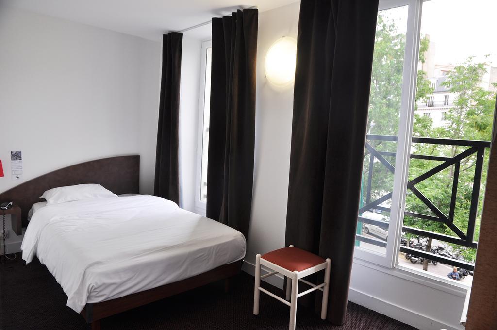 Hotel De La Tour Paris Room photo